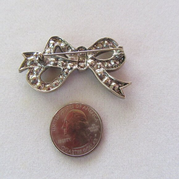 Vintage clear rhinestone bow brooch in silver tone setting - Mid Century Modern - Picture 4 of 4